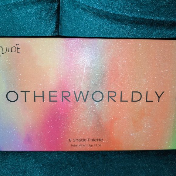 We Are Fluide Otherworldly Eyeshadow Palette - Picture 3 of 5